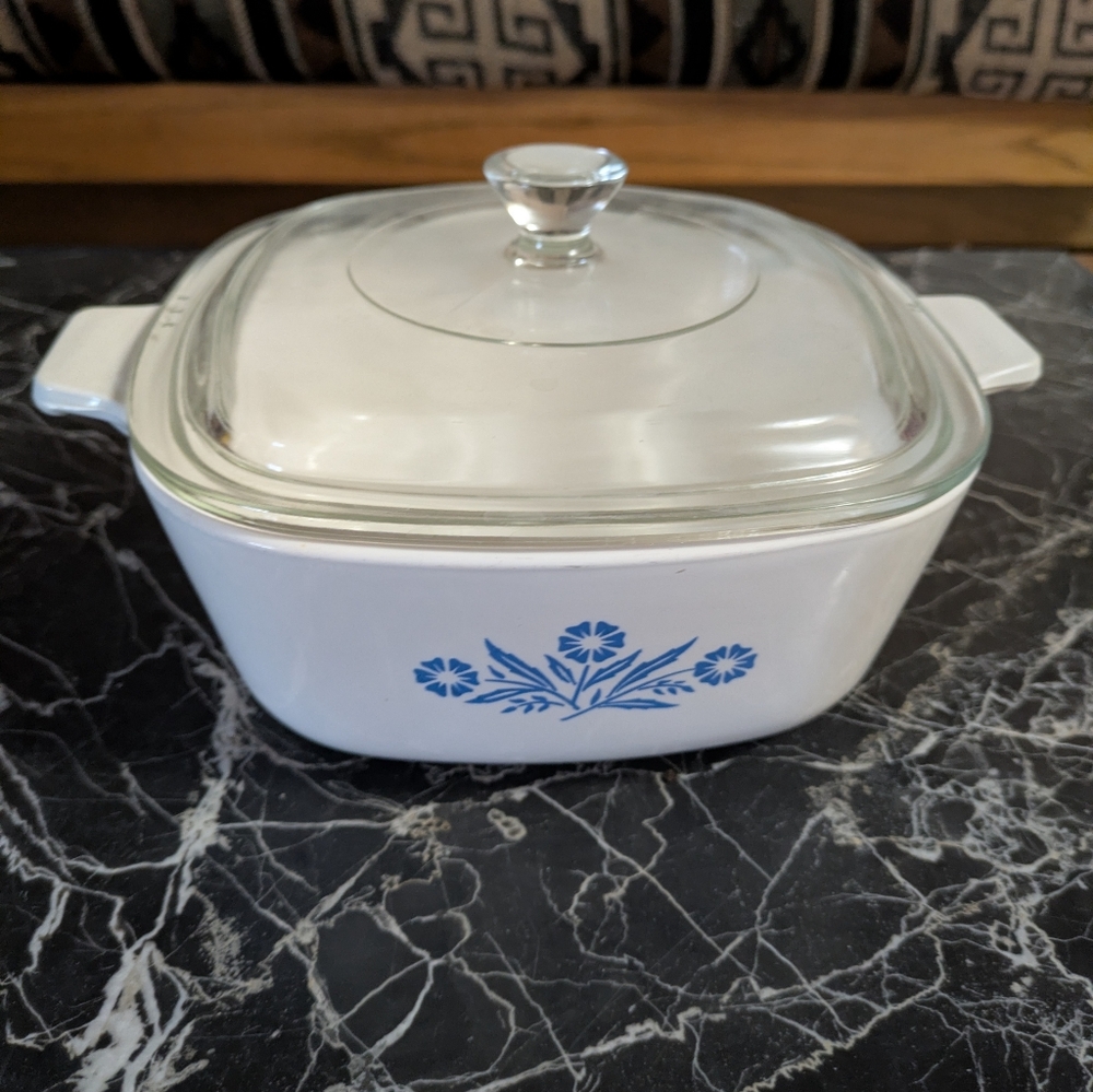Vintage Corning Ware Dish With Glass Lid.  1.5 Quart.  Blue Corn Flower Design.